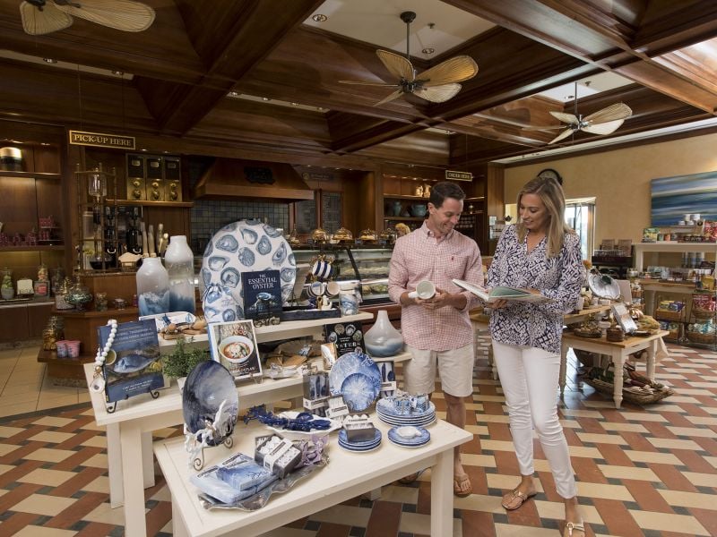 couple shopping in the gourmet shop