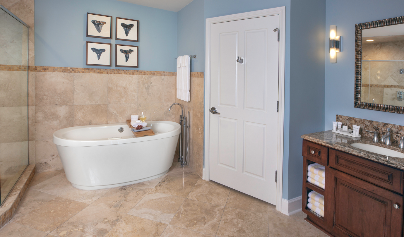 Florida House - King Suite Bathroom
