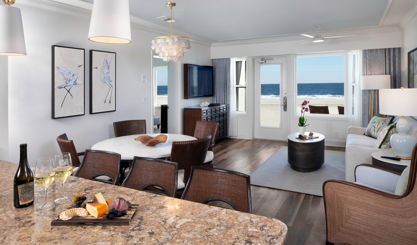 Florida House - King Suite Living-Kitchen